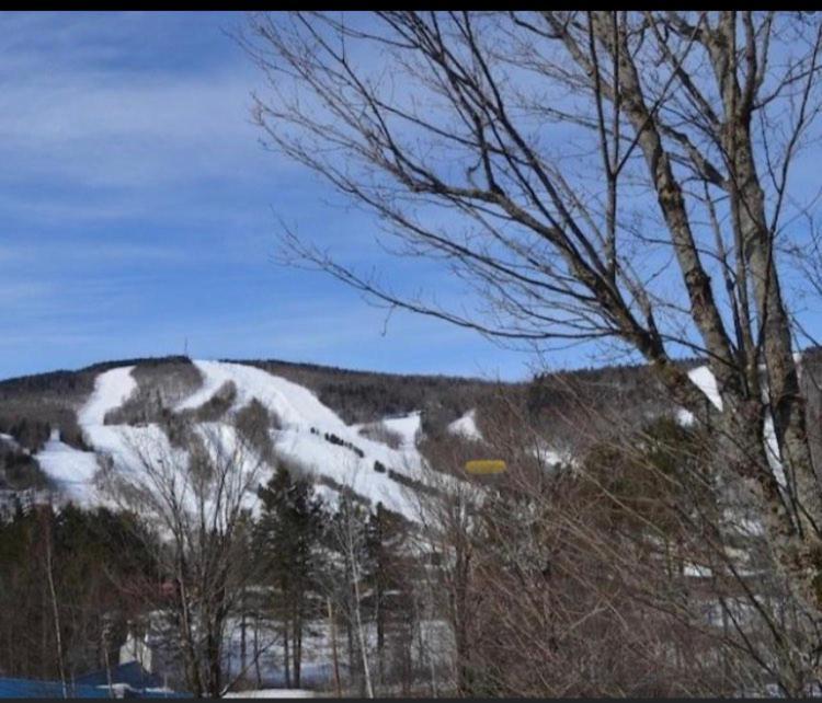 Condo Sur 2 Niveaux Avec Magnifique Vue Sur La Montagne Stoneham Extérieur photo