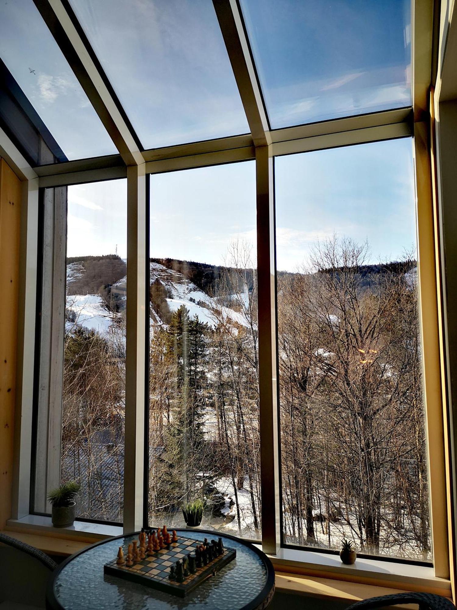 Condo Sur 2 Niveaux Avec Magnifique Vue Sur La Montagne Stoneham Extérieur photo