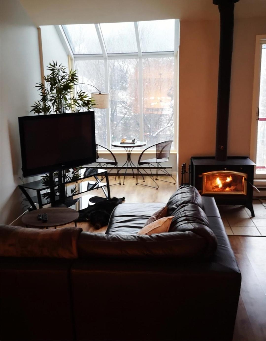Condo Sur 2 Niveaux Avec Magnifique Vue Sur La Montagne Stoneham Extérieur photo